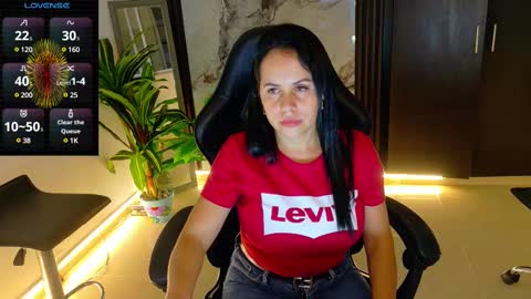 Snapshot of pamelajackson__ chatting on 02-18-25, 01:21 Paola online show from 02-18-25, 01:21