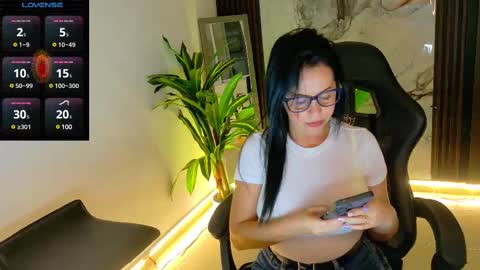 Snapshot of pamelajackson__ chatting on 02-27-25, 01:27 Paola online show from 02-27-25, 01:27
