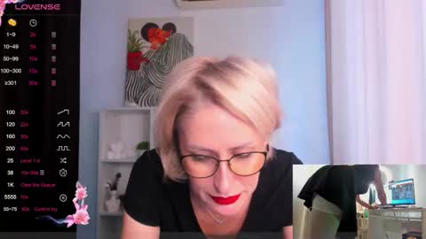 Snapshot of pamellamurphy chatting on 10-17-25, 08:06 pamellamurphy online show from 10-17-25, 08:06