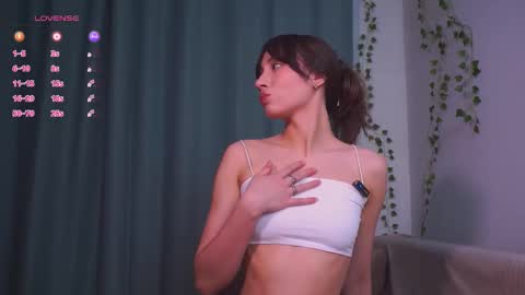 Snapshot of pamilarakestraw chatting on 01-19-26, 09:13 daniella online show from 01-19-26, 09:13