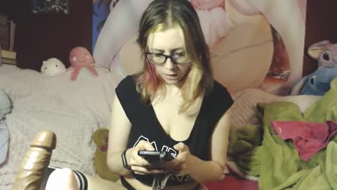 Snapshot of pandora_allsorts chatting on 11-30-25, 04:44 pandora-allsorts online show from 11-30-25, 04:44