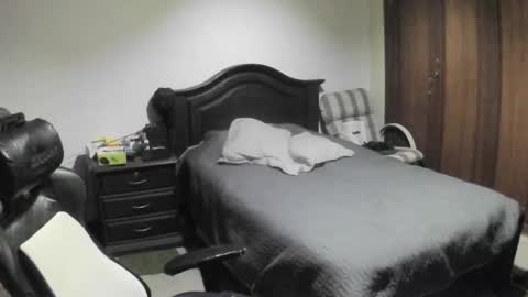 Snapshot of panoramix8080 chatting on 10-29-25, 05:10 panoramix8080 online show from 10-29-25, 05:10