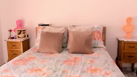 Snapshot of paola_sanchez1 chatting on 01-02-25, 02:35 Paola online show from 01-02-25, 02:35