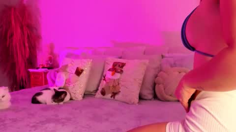 Snapshot of paola_sanchez1 chatting on 11-10-25, 01:43 Paola online show from 11-10-25, 01:43