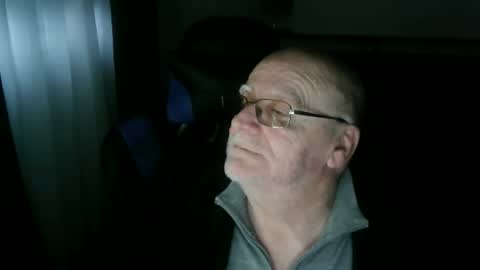 Snapshot of papilly chatting on 03-31-26, 10:32 papilly online show from 03-31-26, 10:32