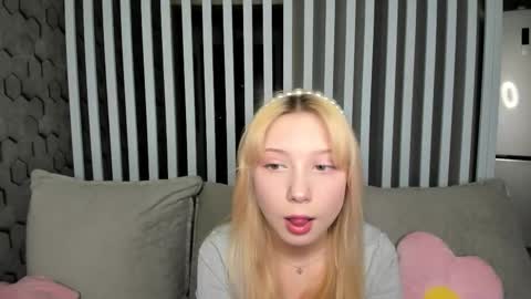 Melena online show from 12-14-25, 08:30