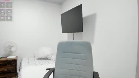 pareja_curiosa19 online show from 02-02-26, 01:26