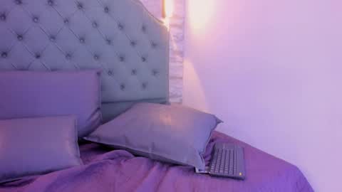 Taylor  online show from 10-12-25, 07:18