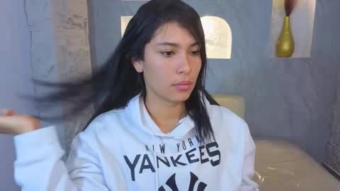 Snapshot of paris_b_ chatting on 11-15-25, 03:15 paris online show from 11-15-25, 03:15