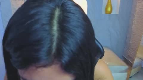 Snapshot of paris_b_ chatting on 11-17-25, 07:52 paris online show from 11-17-25, 07:52