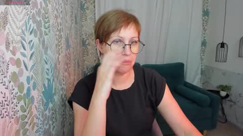 Snapshot of paris_cherry chatting on 02-20-25, 01:08 Paris online show from 02-20-25, 01:08