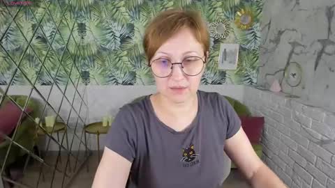 Snapshot of paris_cherry chatting on 03-08-25, 11:07 Paris online show from 03-08-25, 11:07