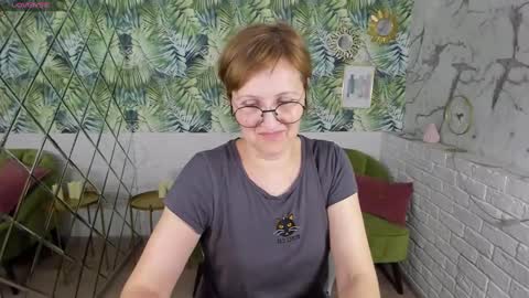 Snapshot of paris_cherry chatting on 03-09-25, 02:07 Paris online show from 03-09-25, 02:07