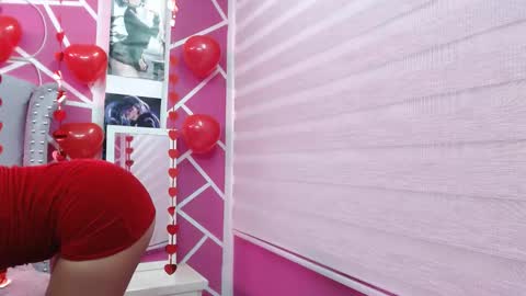 Snapshot of paris_hot12 chatting on 02-14-25, 02:44 paris online show from 02-14-25, 02:44