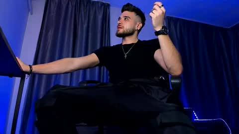 Snapshot of paris_lock chatting on 10-31-25, 08:43 Paris online show from 10-31-25, 08:43