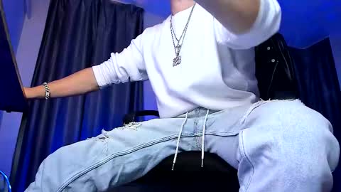 Snapshot of paris_lock chatting on 11-08-25, 09:24 Paris online show from 11-08-25, 09:24