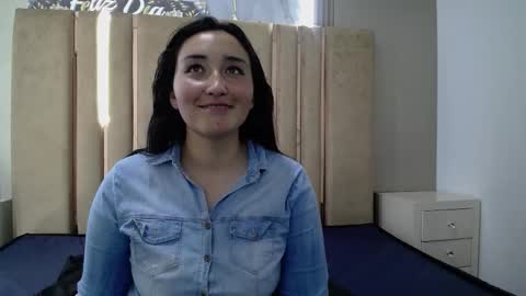 Snapshot of paris_love19 chatting on 11-23-25, 07:24 kitty online show from 11-23-25, 07:24