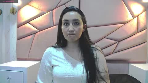 Snapshot of paris_love19 chatting on 11-26-25, 08:15 kitty online show from 11-26-25, 08:15