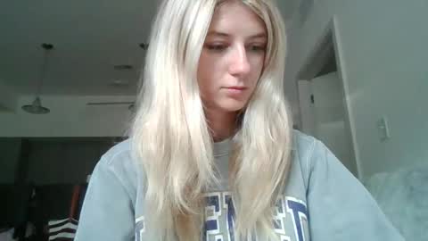 parisbaby2000 online show from 10-07-25, 02:47