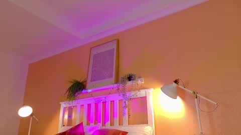 PARIS online show from 12-16-25, 09:42