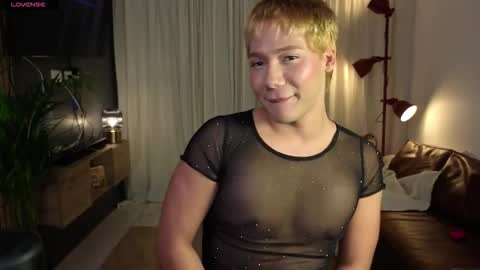 Snapshot of parisstone2 chatting on 10-09-25, 11:58 connie online show from 10-09-25, 11:58