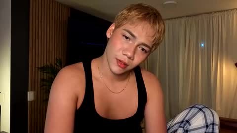 Snapshot of parisstone2 chatting on 10-21-25, 11:27 connie online show from 10-21-25, 11:27