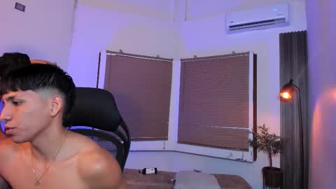 Snapshot of party_guyssex chatting on 10-09-25, 02:53 liampacoyosh and erick online show from 10-09-25, 02:53