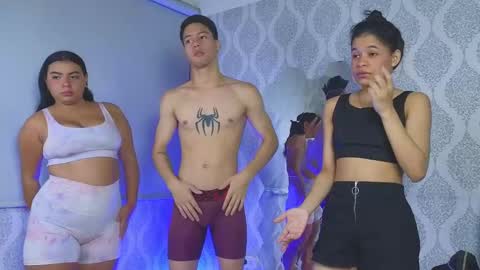 Danna online show from 11-11-25, 01:33