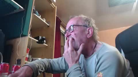 Snapshot of pascal88881 chatting on 10-13-25, 10:37 pascal88881 online show from 10-13-25, 10:37