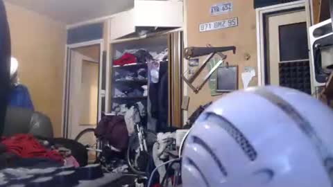 Snapshot of pascal88881 chatting on 10-18-25, 08:42 pascal88881 online show from 10-18-25, 08:42