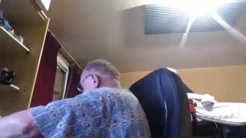 Snapshot of pascal88881 chatting on 10-28-25, 10:52 pascal88881 online show from 10-28-25, 10:52