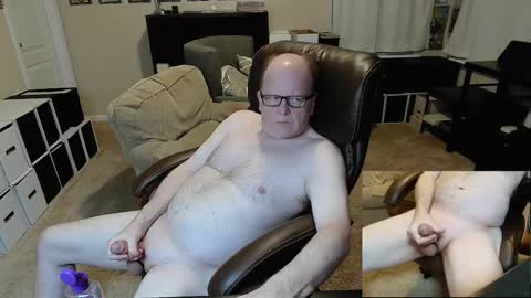 Snapshot of patrickstroking chatting on 01-24-25, 12:31 patrickstroking online show from 01-24-25, 12:31