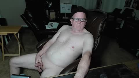 Snapshot of patrickstroking chatting on 10-25-25, 11:10 patrickstroking online show from 10-25-25, 11:10