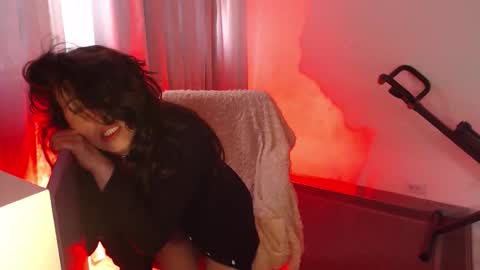 Snapshot of pau_1 chatting on 11-16-25, 01:39 paula online show from 11-16-25, 01:39