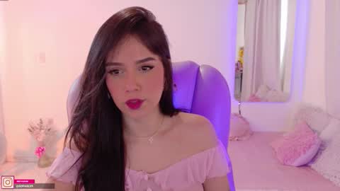 Snapshot of pau_cute chatting on 10-11-25, 08:18 Sofa online show from 10-11-25, 08:18