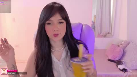 Snapshot of pau_cute chatting on 10-23-25, 09:35 Sofa online show from 10-23-25, 09:35