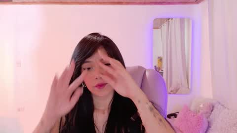 Snapshot of pau_cute chatting on 10-27-25, 09:19 Sofa online show from 10-27-25, 09:19