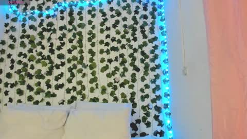 Snapshot of pau_delima__ chatting on 10-21-25, 05:35 paulina online show from 10-21-25, 05:35