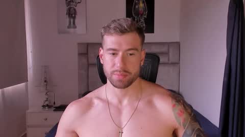 Snapshot of paul_roger chatting on 10-18-25, 05:03 PAUL ROGER online show from 10-18-25, 05:03