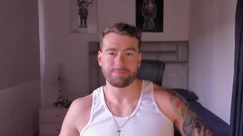 Snapshot of paul_roger chatting on 10-25-25, 03:29 PAUL ROGER online show from 10-25-25, 03:29