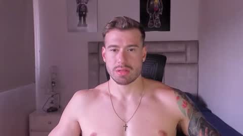 Snapshot of paul_roger chatting on 11-08-25, 04:29 PAUL ROGER online show from 11-08-25, 04:29