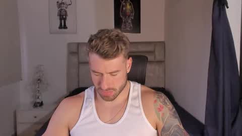 Snapshot of paul_roger chatting on 11-18-25, 09:41 PAUL ROGER online show from 11-18-25, 09:41