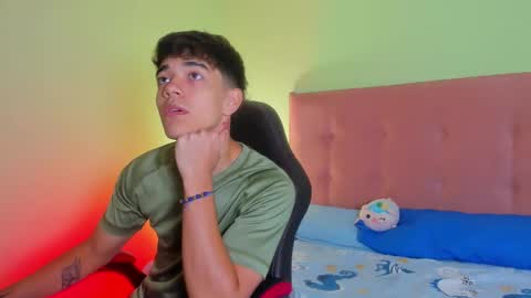 Snapshot of paul_sexycock chatting on 01-28-25, 12:22 paul_sexycock online show from 01-28-25, 12:22