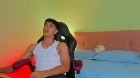 Snapshot of paul_sexycock chatting on 02-06-25, 03:41 paul_sexycock online show from 02-06-25, 03:41