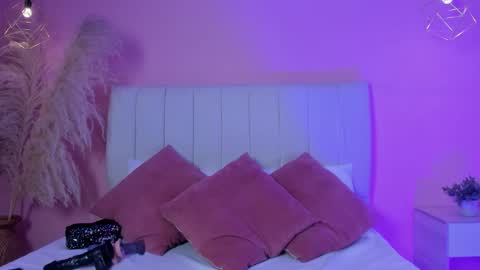 Snapshot of paulacastilla chatting on 11-18-25, 03:34 Pau online show from 11-18-25, 03:34