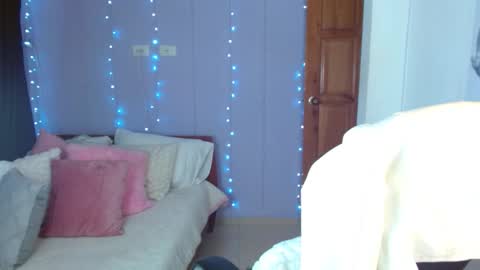 Snapshot of paulina_galvis2700 chatting on 10-24-25, 03:52 paulina online show from 10-24-25, 03:52