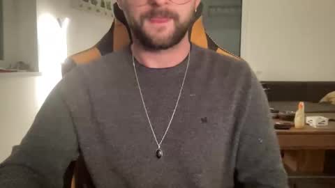 Snapshot of paulsimpsn chatting on 10-10-25, 04:50 love bush online show from 10-10-25, 04:50