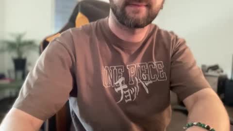 Snapshot of paulsimpsn chatting on 10-31-25, 08:15 love bush online show from 10-31-25, 08:15