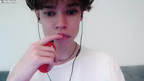 Snapshot of pawclaw chatting on 10-21-25, 10:49 pawclaw online show from 10-21-25, 10:49