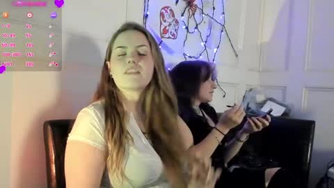 ArtsyHeartsyy online show from 01-21-25, 04:54